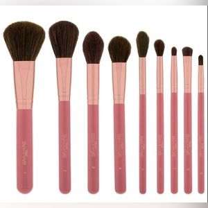 It’s my Raye Raye Bh Cosmetics Brushes